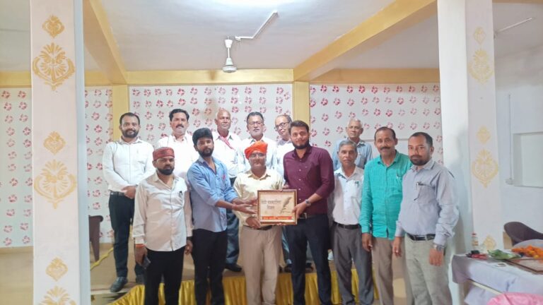 हिंदी पत्रकारिता दिवस पर प्रेस क्लब प्रतापगढ़ ने संगोष्ठी कर वरिष्ठ पत्रकारों को सम्मानित किया